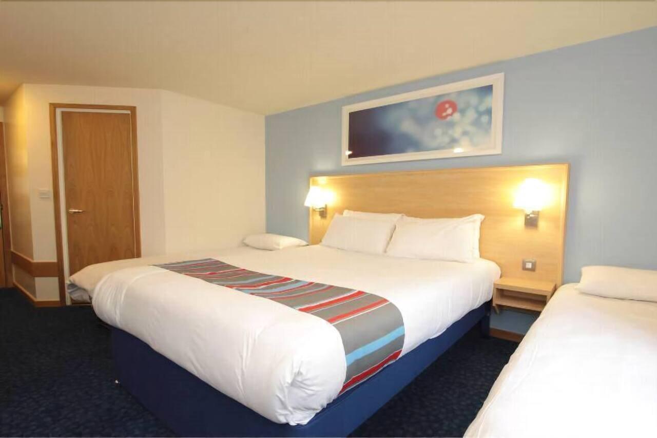 Travelodge Eastleigh Central Exteriör bild